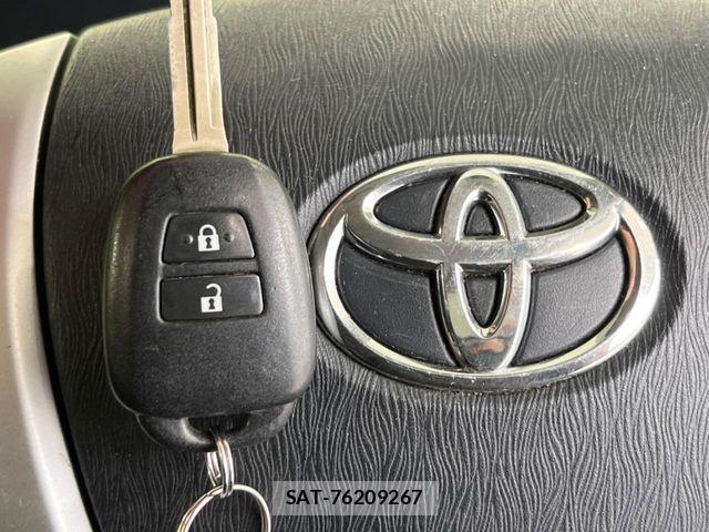 Toyota AQUA 2013-06 7057444-4