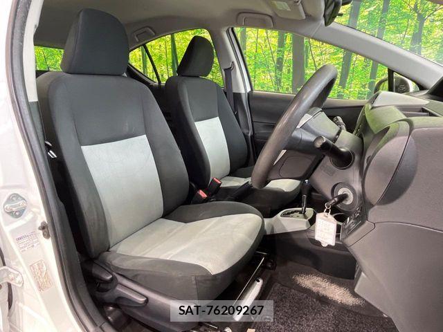 Toyota AQUA 2013-06 7057444-7
