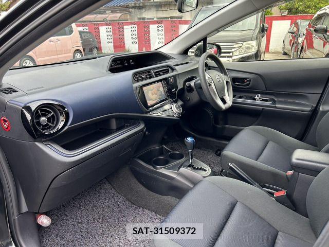 Toyota AQUA 2015-11 7057450-11