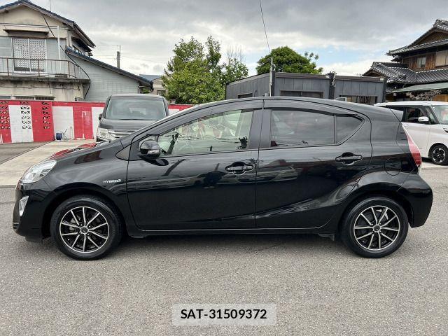 Toyota AQUA 2015-11 7057450-4