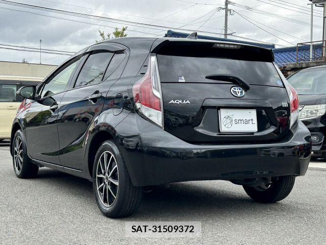 Toyota AQUA 2015-11 7057450-6