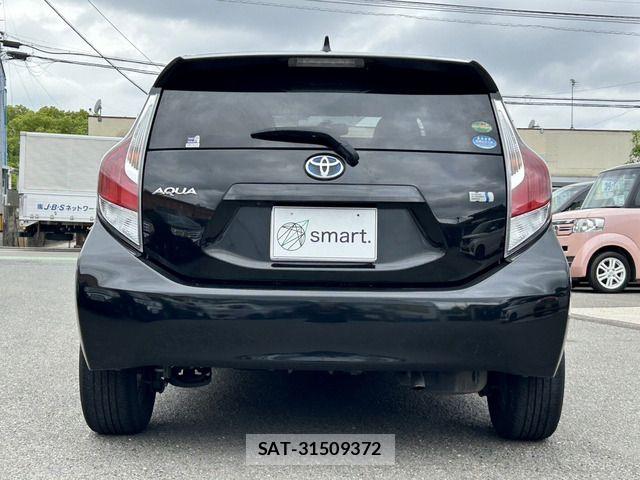 Toyota AQUA 2015-11 7057450-7