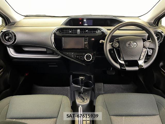 Toyota AQUA 2018-02 7057420-1