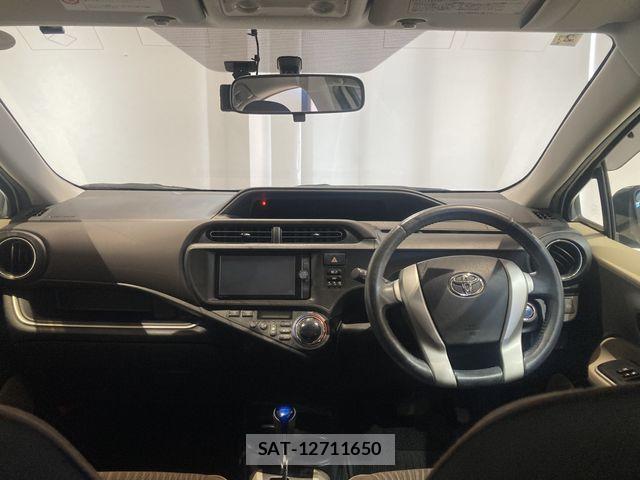 Toyota AQUA 2014-02 7057407-12