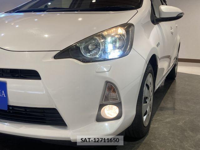 Toyota AQUA 2014-02 7057407-28