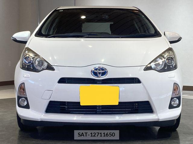 Toyota AQUA 2014-02 7057407-3