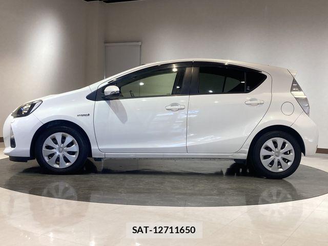 Toyota AQUA 2014-02 7057407-4