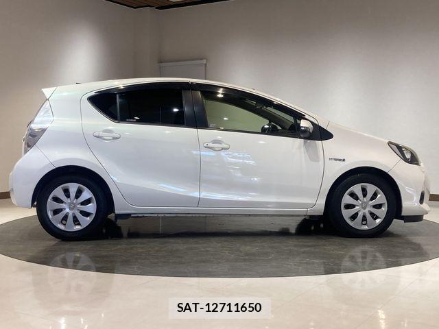 Toyota AQUA 2014-02 7057407-5