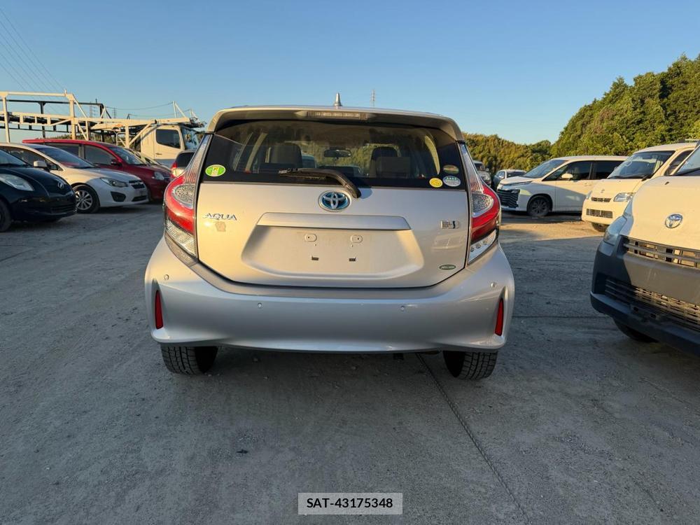 Toyota AQUA 2018 6714479-3