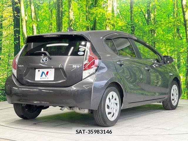 Toyota AQUA 2016-06 7214765-16