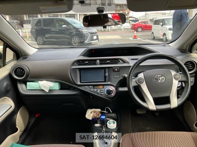 Toyota AQUA 2013-01 7214694-11