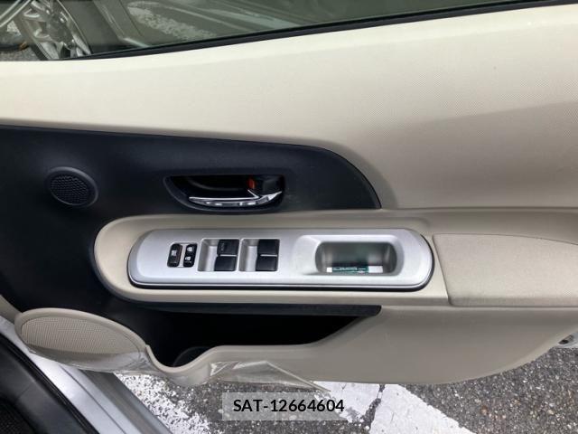 Toyota AQUA 2013-01 7214694-12