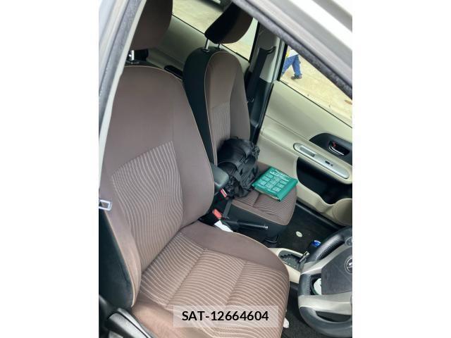 Toyota AQUA 2013-01 7214694-13