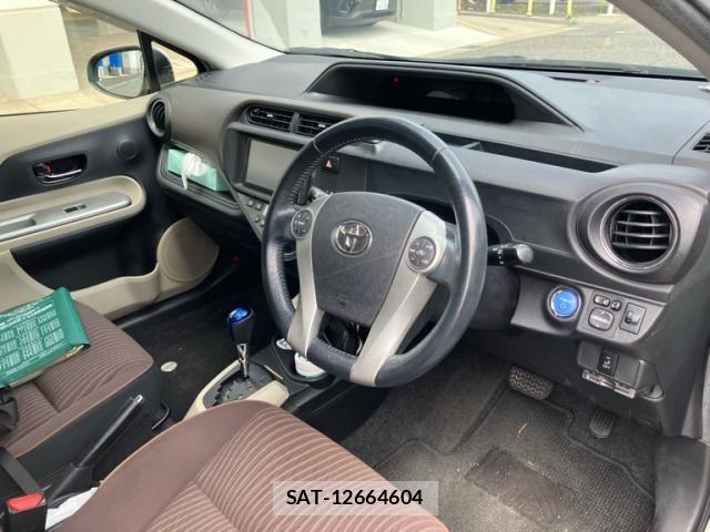 Toyota AQUA 2013-01 7214694-14