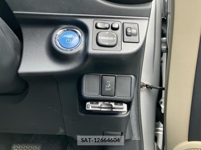 Toyota AQUA 2013-01 7214694-15