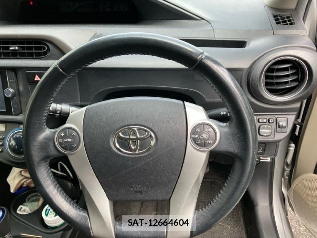 Toyota AQUA 2013-01 7214694-16