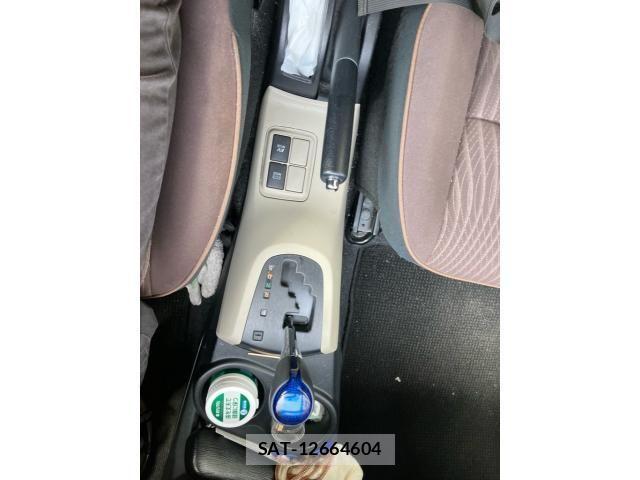 Toyota AQUA 2013-01 7214694-17