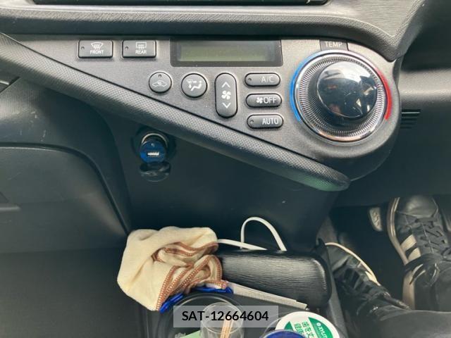Toyota AQUA 2013-01 7214694-18