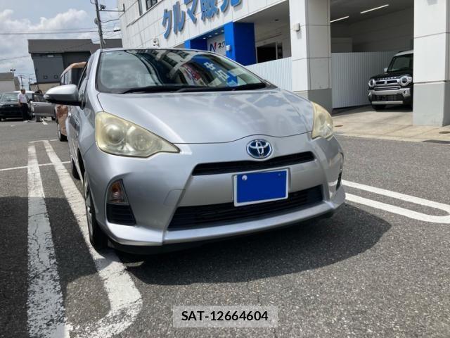 Toyota AQUA 2013-01 7214694-1
