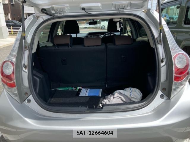 Toyota AQUA 2013-01 7214694-8