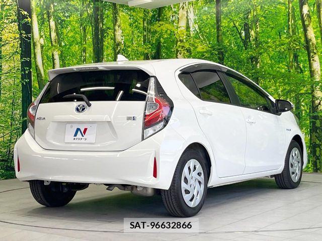 Toyota AQUA 2017-07 7214785-16