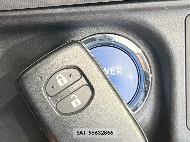 Toyota AQUA 2017-07 7214785-5