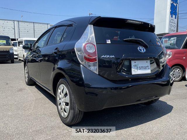 Toyota AQUA 2014-03 7214718-6