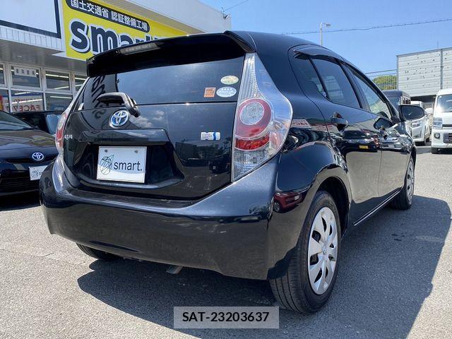 Toyota AQUA 2014-03 7214718-8