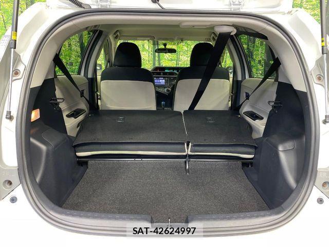 Toyota AQUA 2012-03 7214670-9