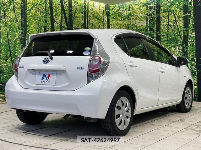 Toyota AQUA 2012-03 7214670-16