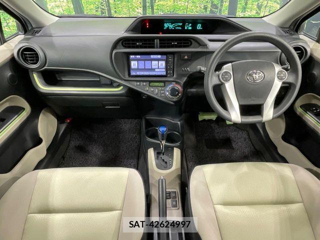 Toyota AQUA 2012-03 7214670-1
