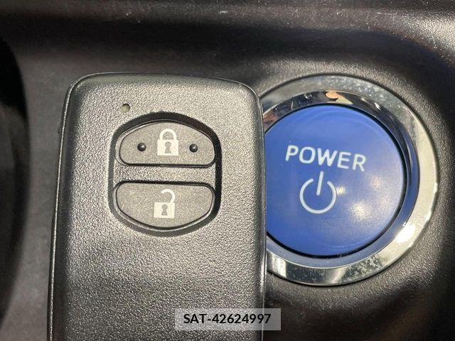 Toyota AQUA 2012-03 7214670-6