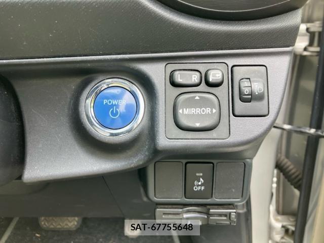 Toyota AQUA 2012-05 7214687-13