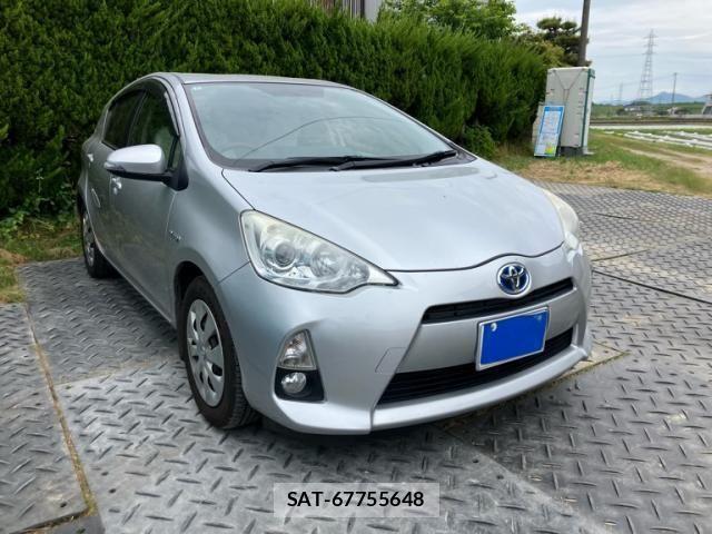 Toyota AQUA 2012-05 7214687-1