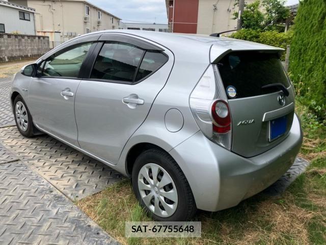 Toyota AQUA 2012-05 7214687-2
