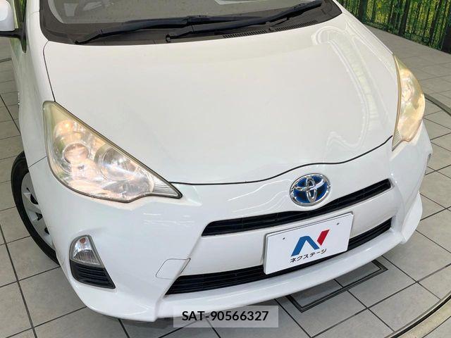 Toyota AQUA 2013-06 7214695-11