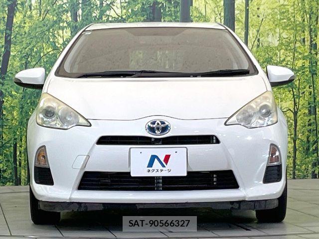 Toyota AQUA 2013-06 7214695-13