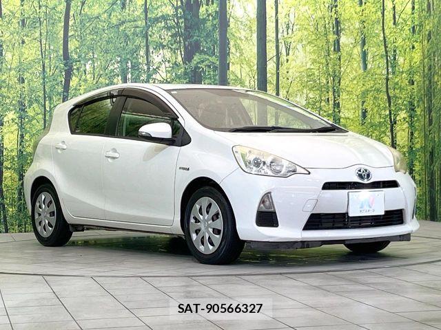 Toyota AQUA 2013-06 7214695-15