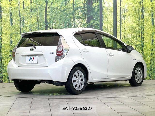 Toyota AQUA 2013-06 7214695-16
