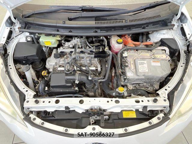 Toyota AQUA 2013-06 7214695-17