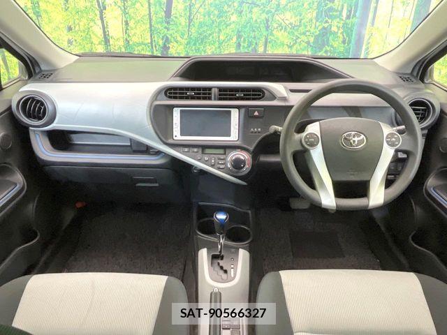 Toyota AQUA 2013-06 7214695-1