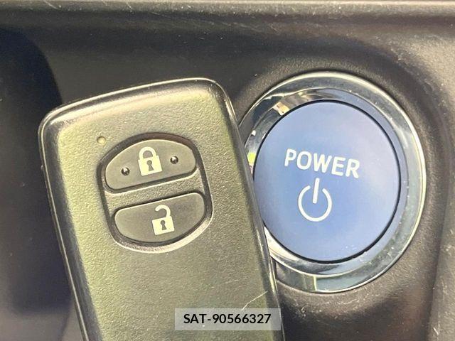 Toyota AQUA 2013-06 7214695-6