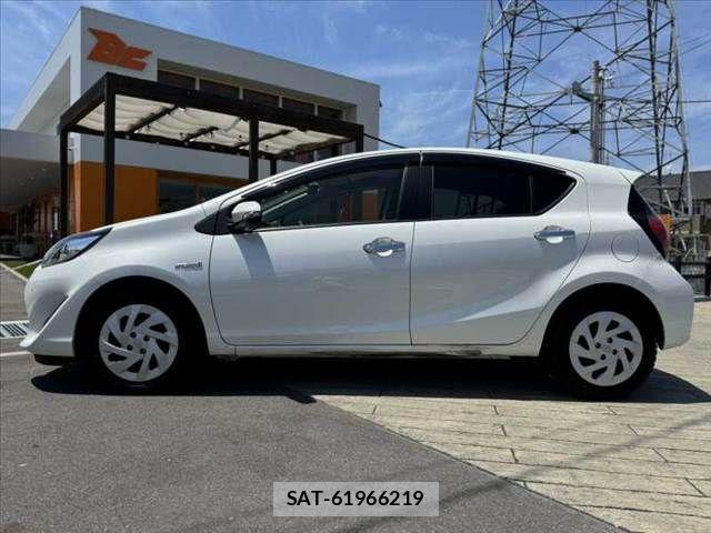 Toyota AQUA 2018-07 7214803-10