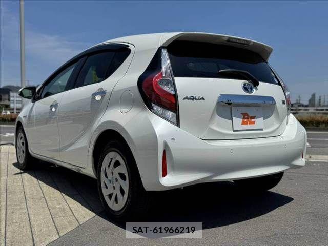 Toyota AQUA 2018-07 7214803-12