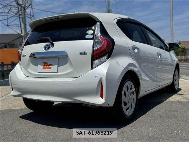 Toyota AQUA 2018-07 7214803-14