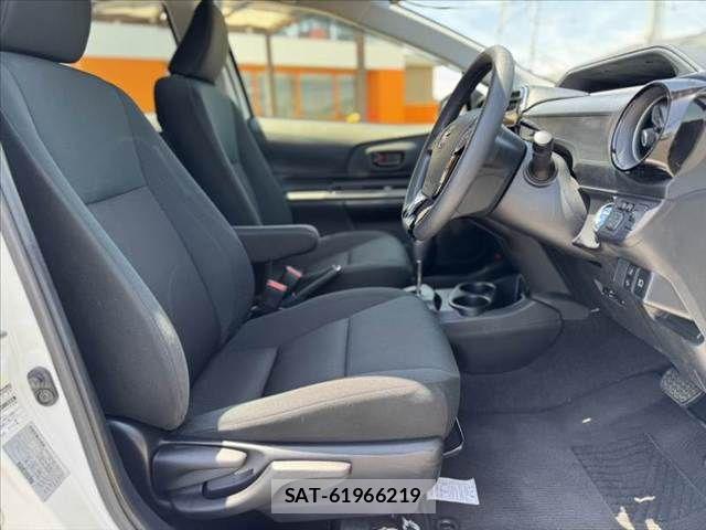 Toyota AQUA 2018-07 7214803-15