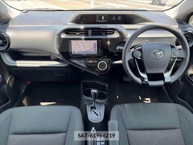 Toyota AQUA 2018-07 7214803-1