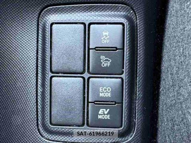 Toyota AQUA 2018-07 7214803-23