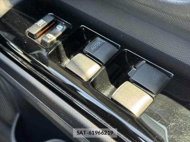 Toyota AQUA 2018-07 7214803-26