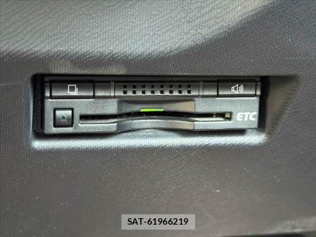 Toyota AQUA 2018-07 7214803-27